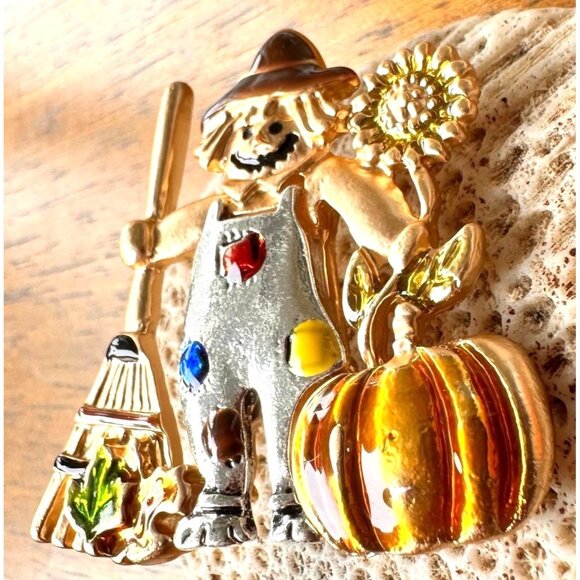 Scarecrow Brooch Pin New Fall Pumpkin Autumn Leaves Rake Sunflower Overalls - Picture 8 of 12